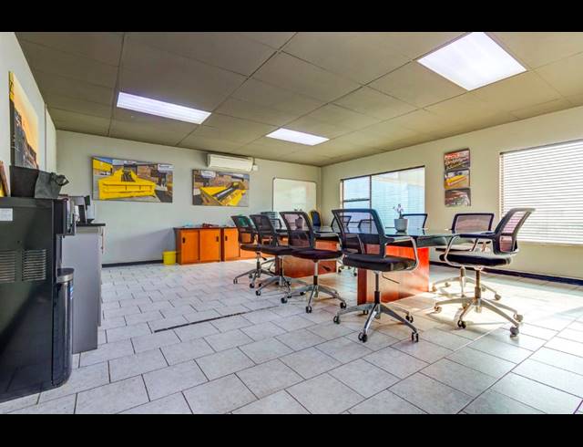 3,400M² BUILDING FOR SALE IN VULCANIA